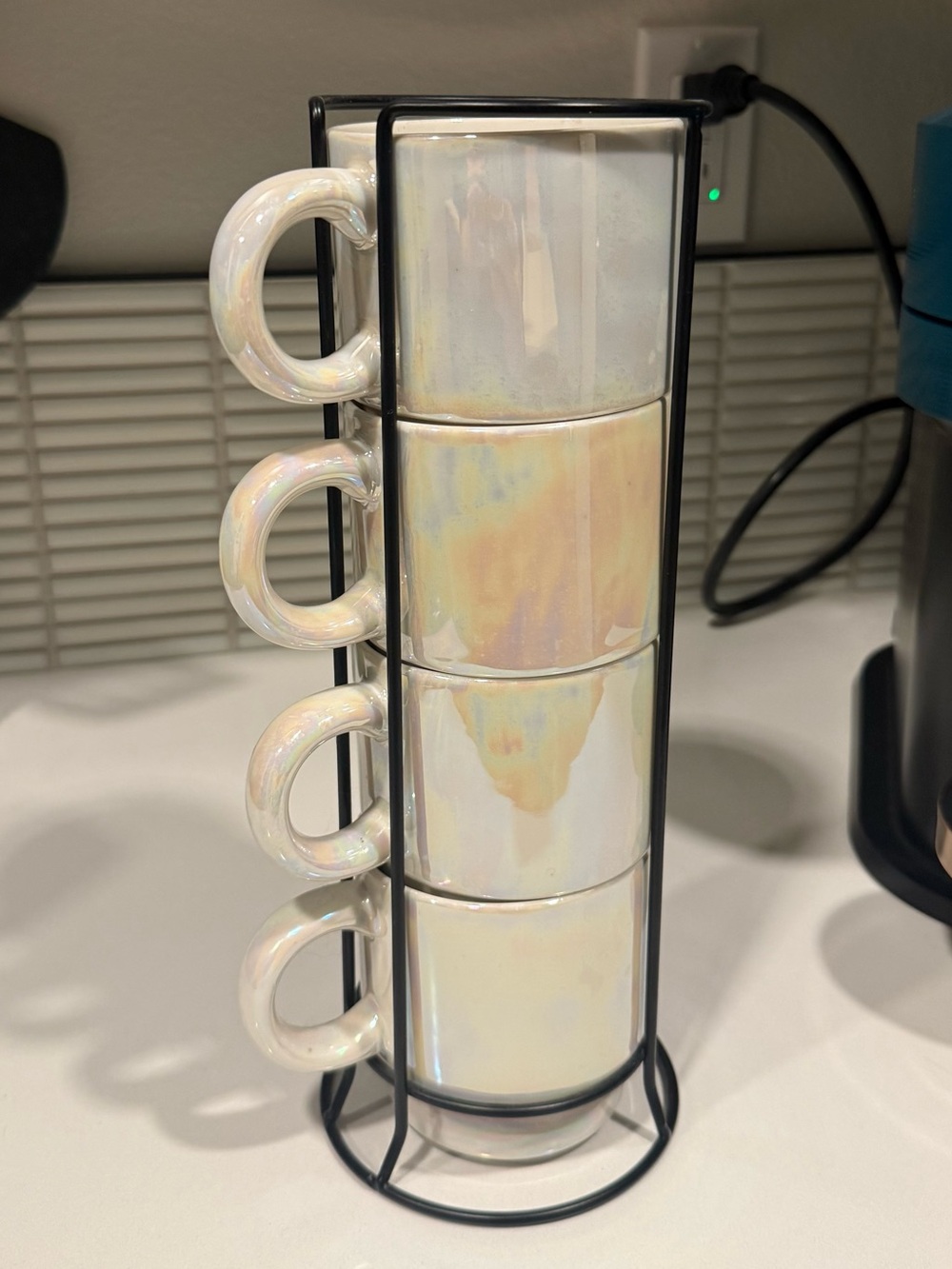 Set of 4 Pearlescent Iridescent Ceramic Coffee Mugs with Metal Stand